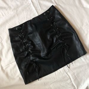 BLACK VEGAN LEATHER SKIRT